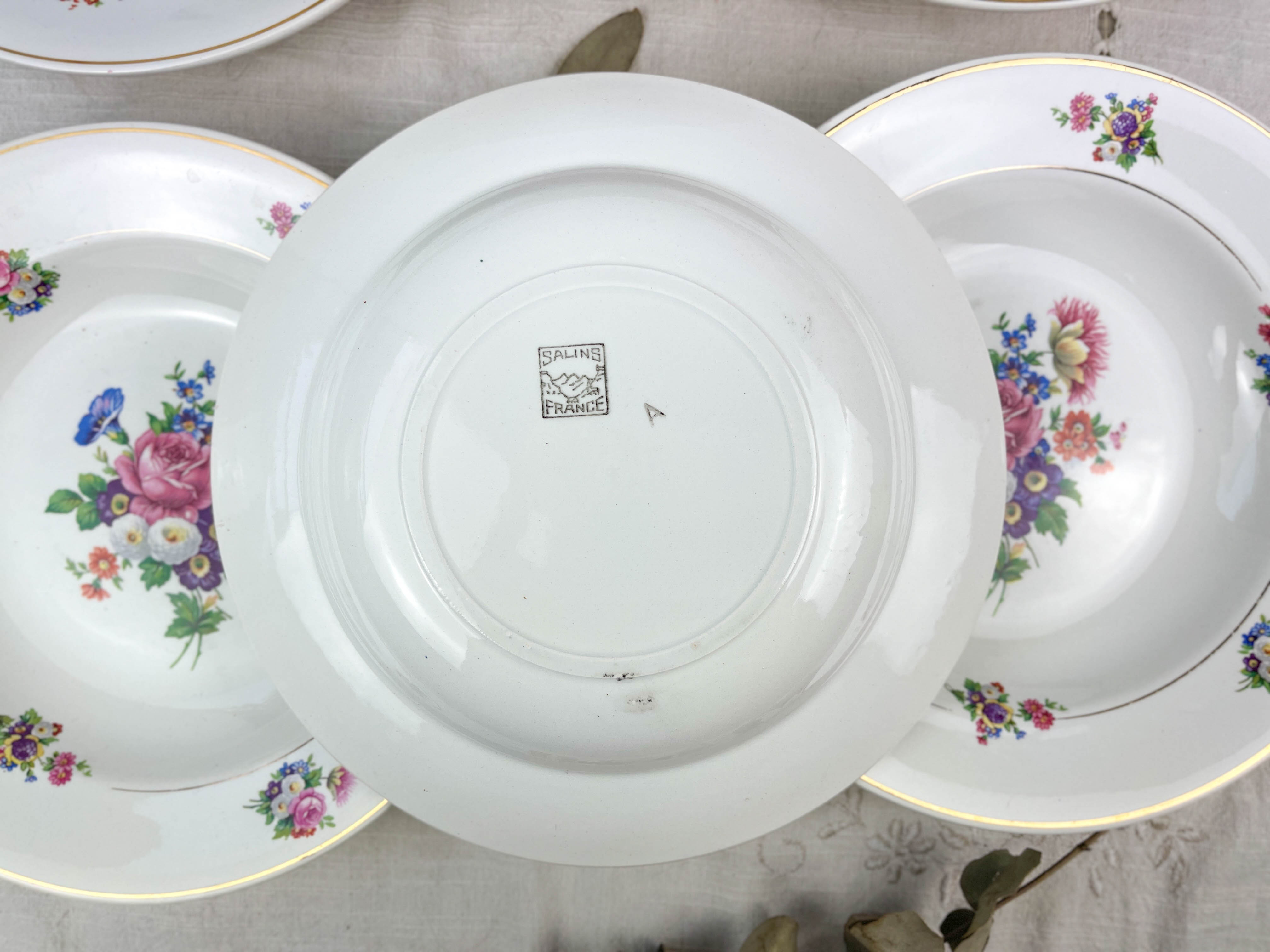 6 hollow plates iron earth salins model "anny" floral pattern