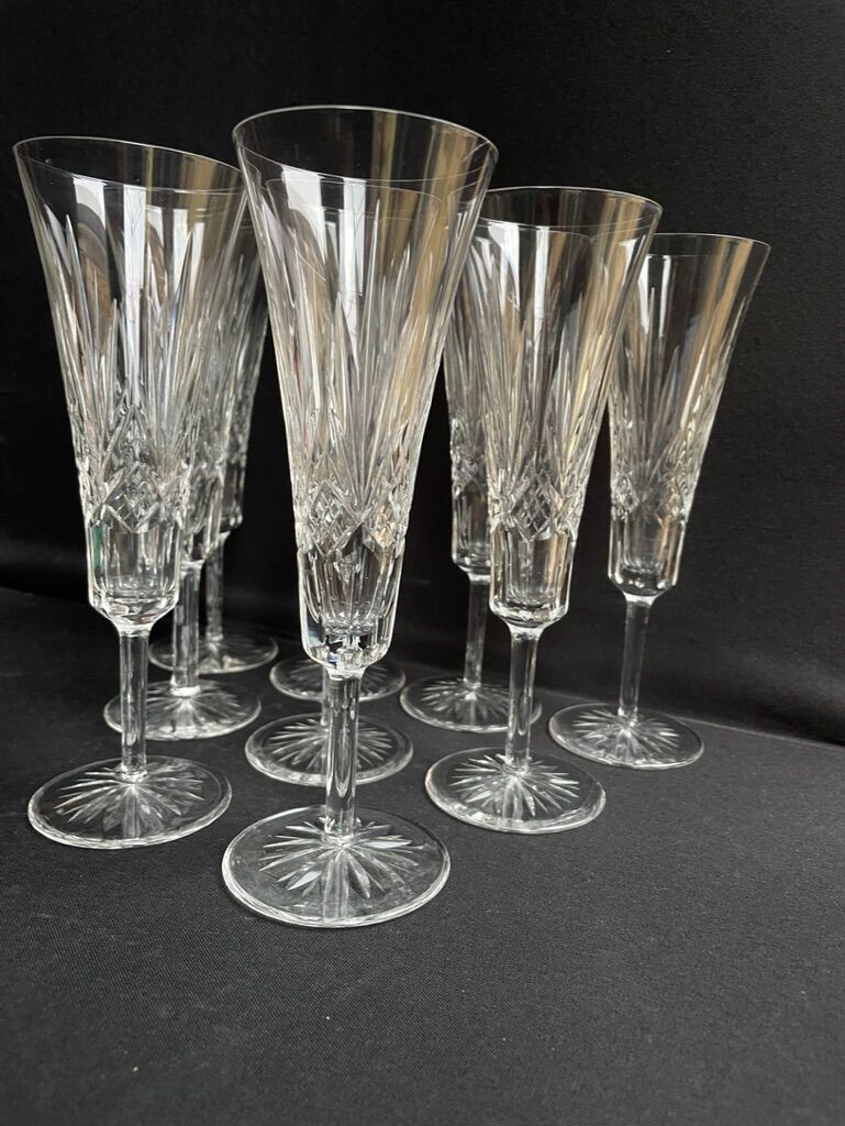 9 champagne flutes – Blown and cut crystal