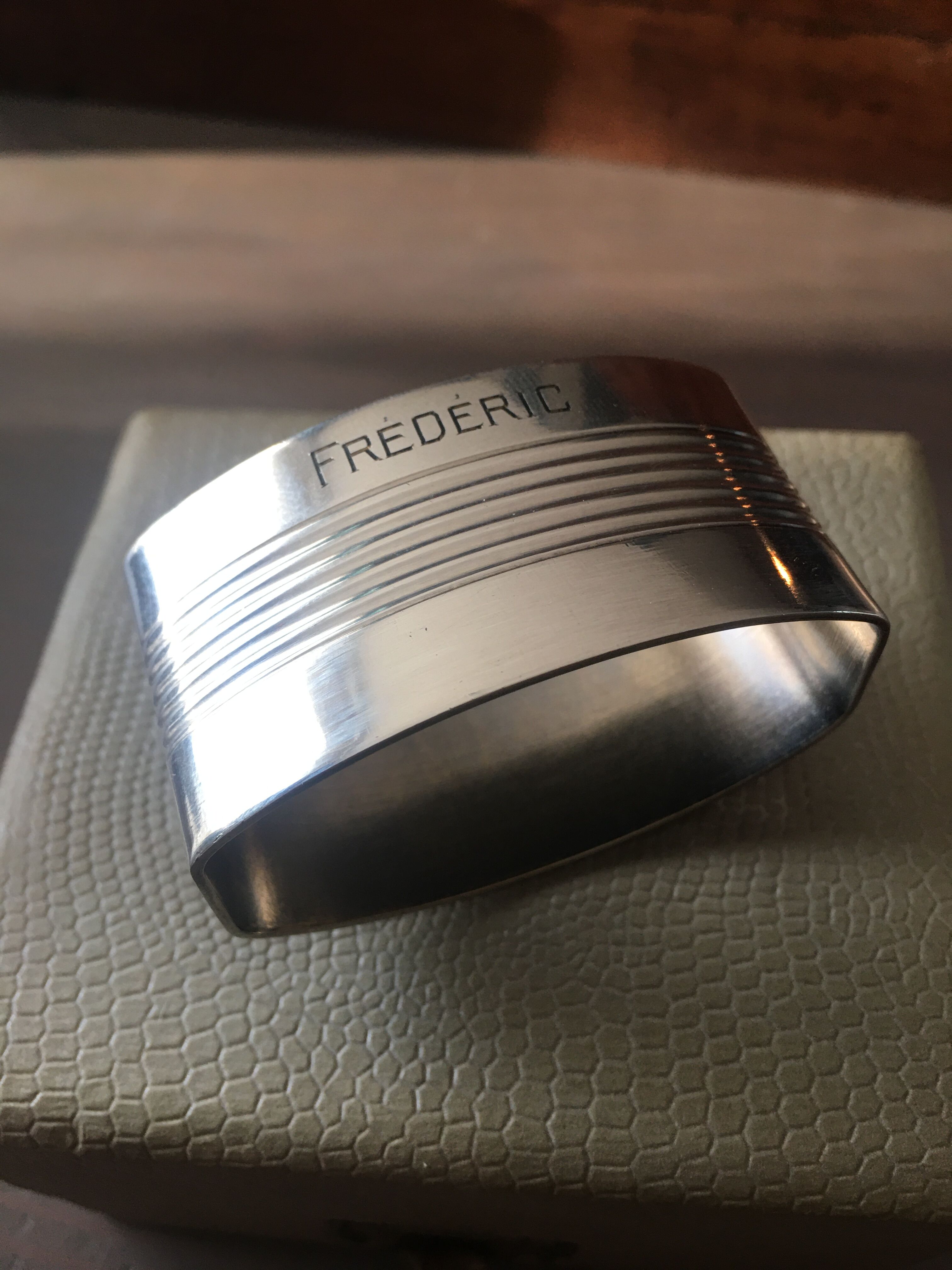 Silver metal towel round "Frédéric"