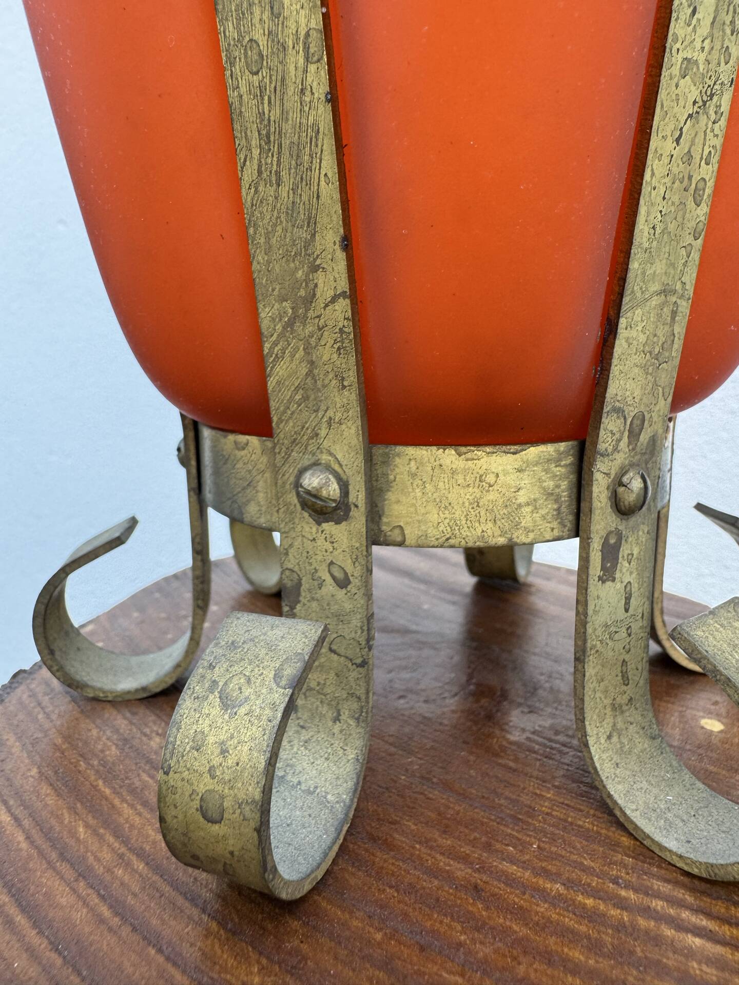 Vase à monture pâte de verre laiton années 60
