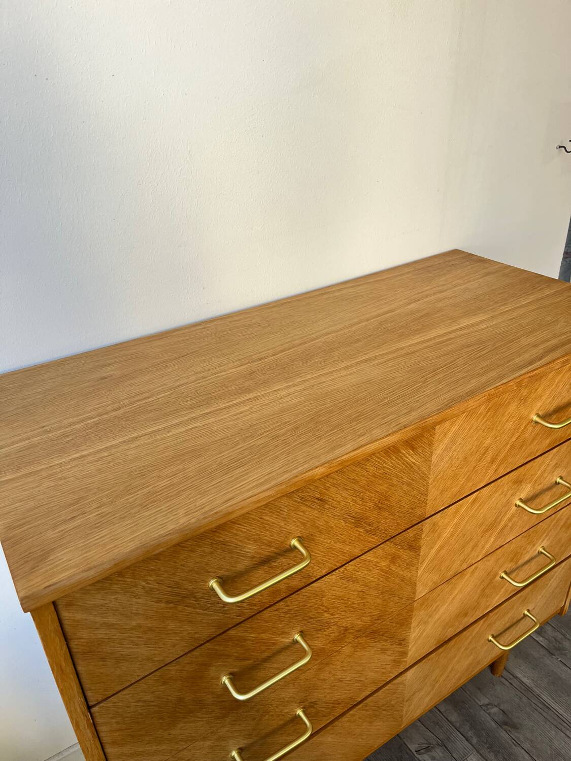 Tapered leg chest of drawers