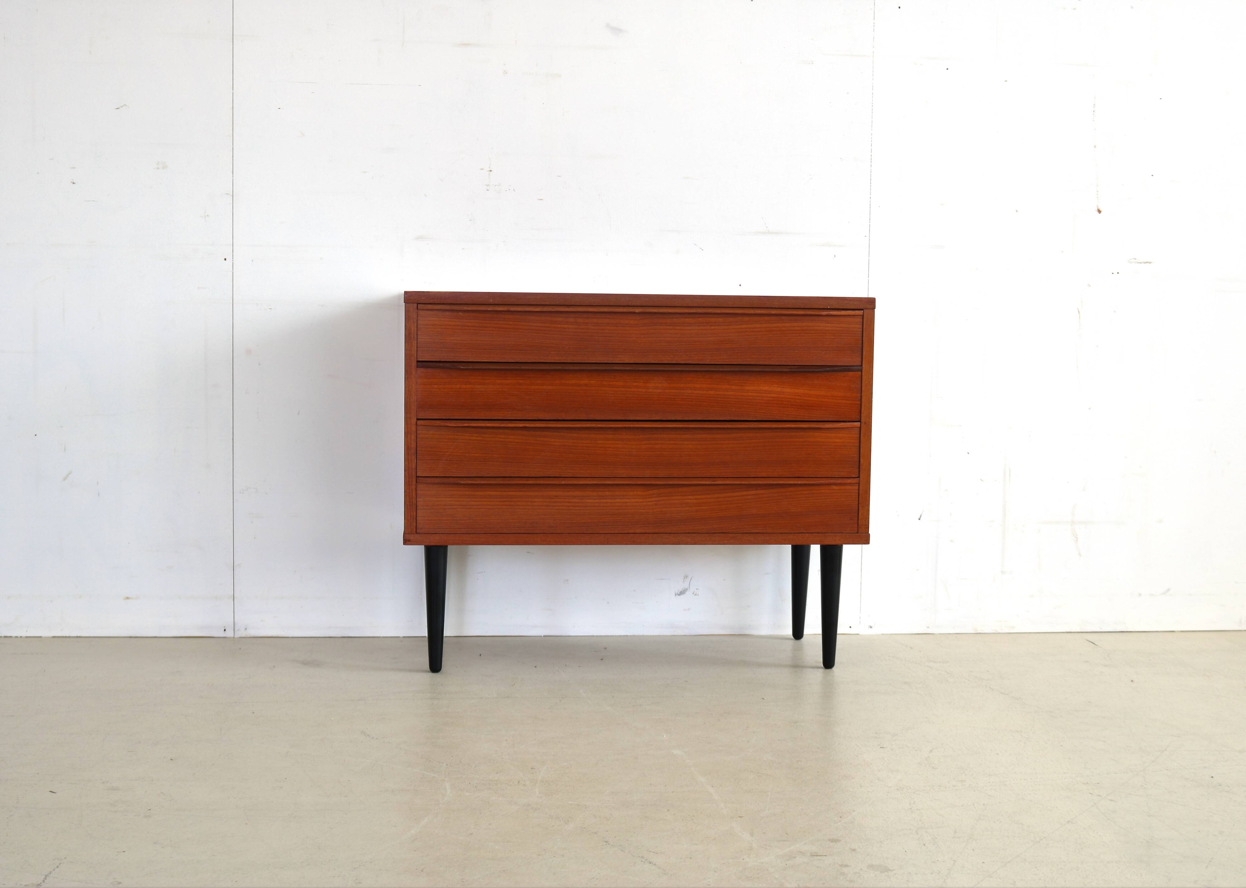 Commode en teck vintage