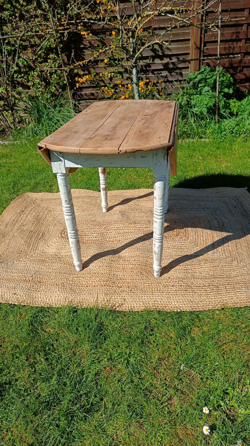 Antique patinated round table – wooden top