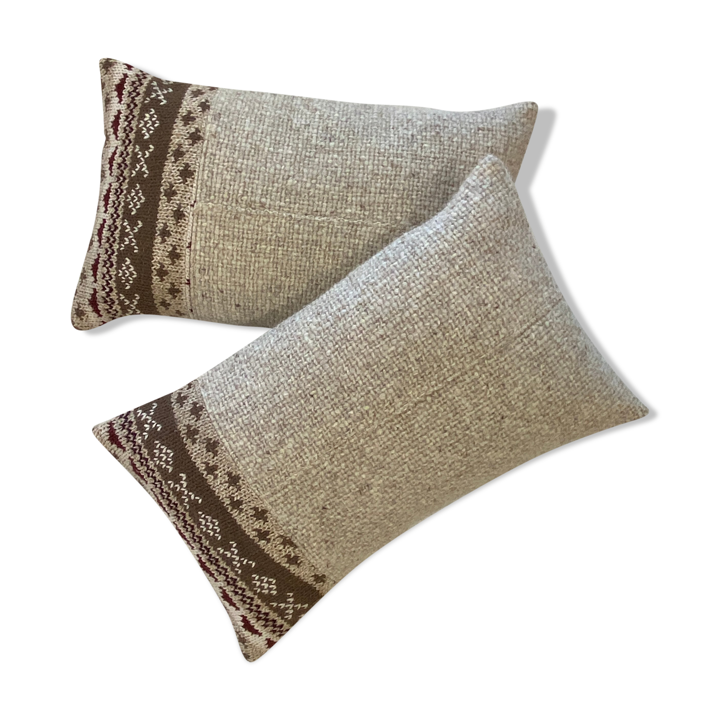 Pair of retro knitted wool cushions