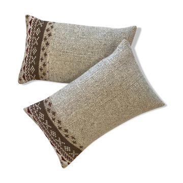 Pair of retro knitted wool cushions