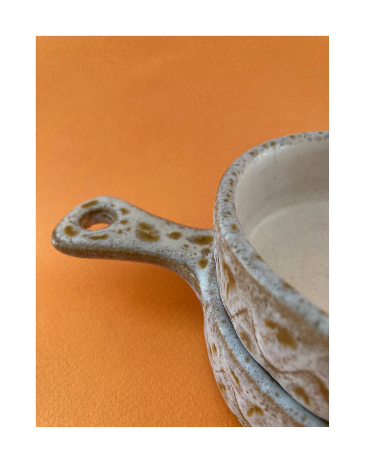 Ceramic pocket emptier