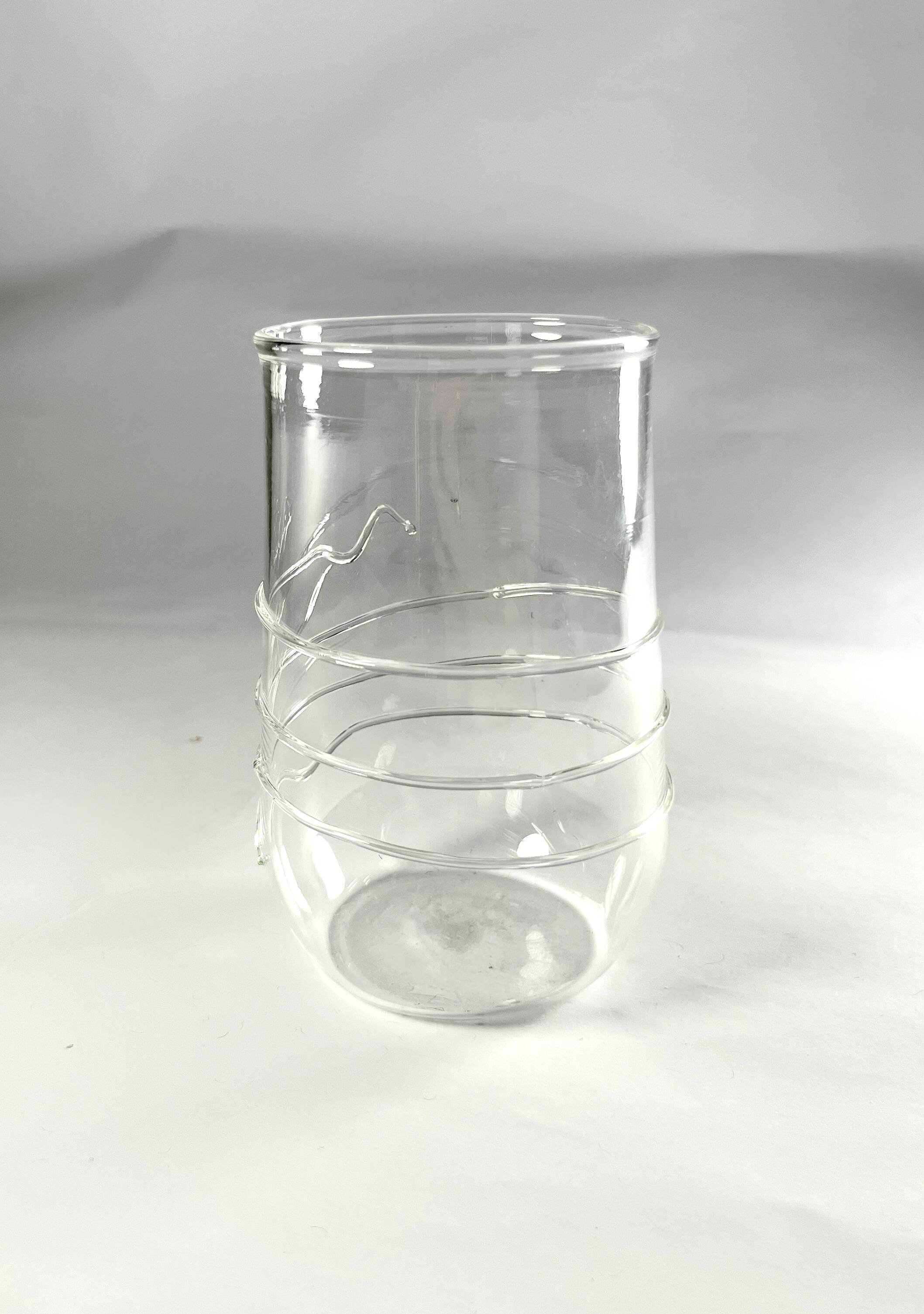 Verres à eau décorés d'une spirale