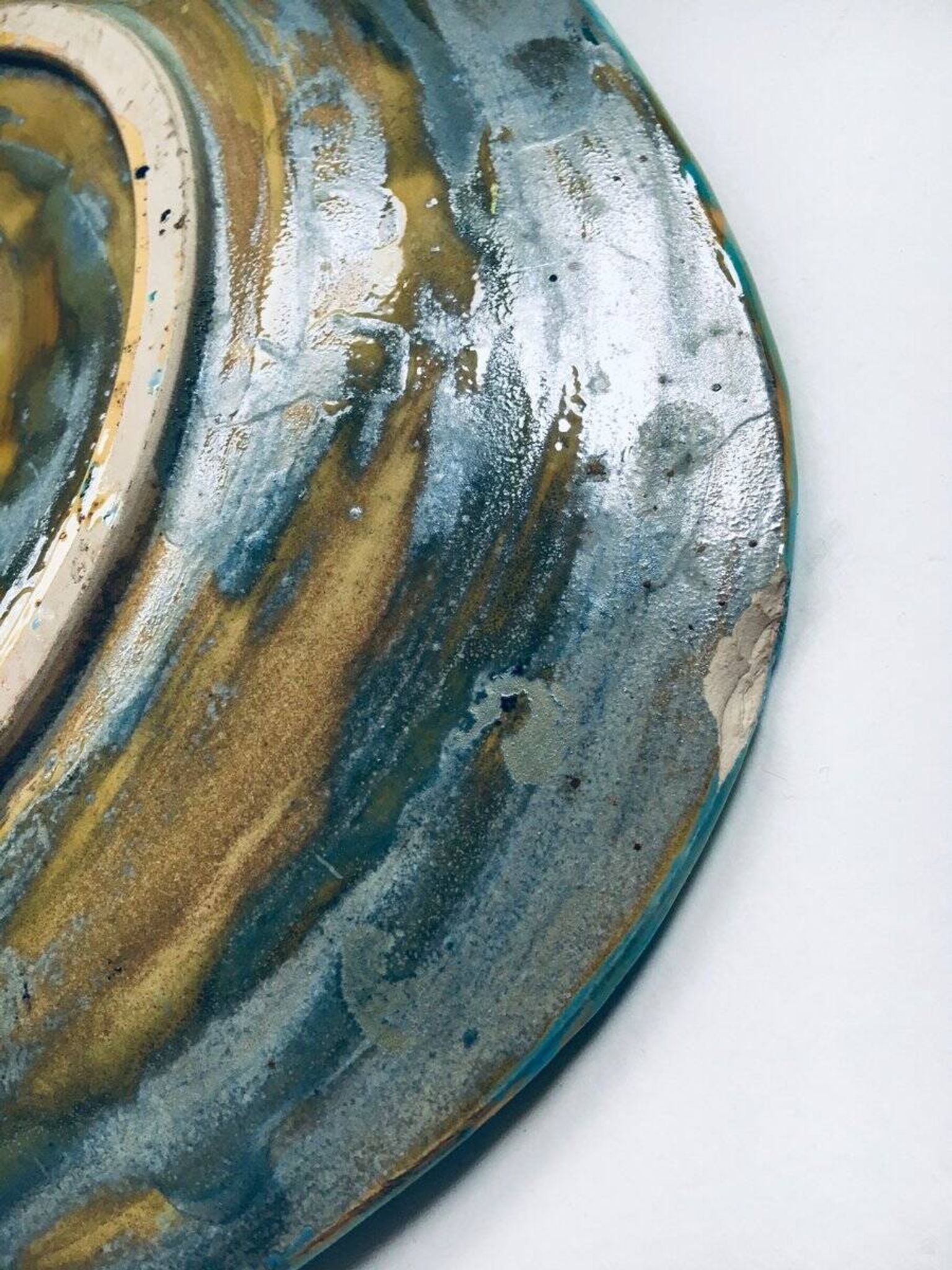 French hand-painted art pottery charger dish by Marjatta Taburet, Quimper, 1960s.