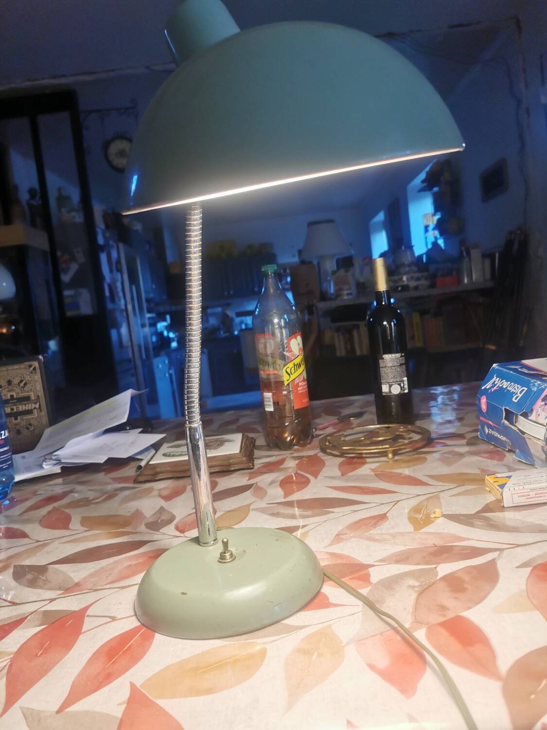 Table lamp