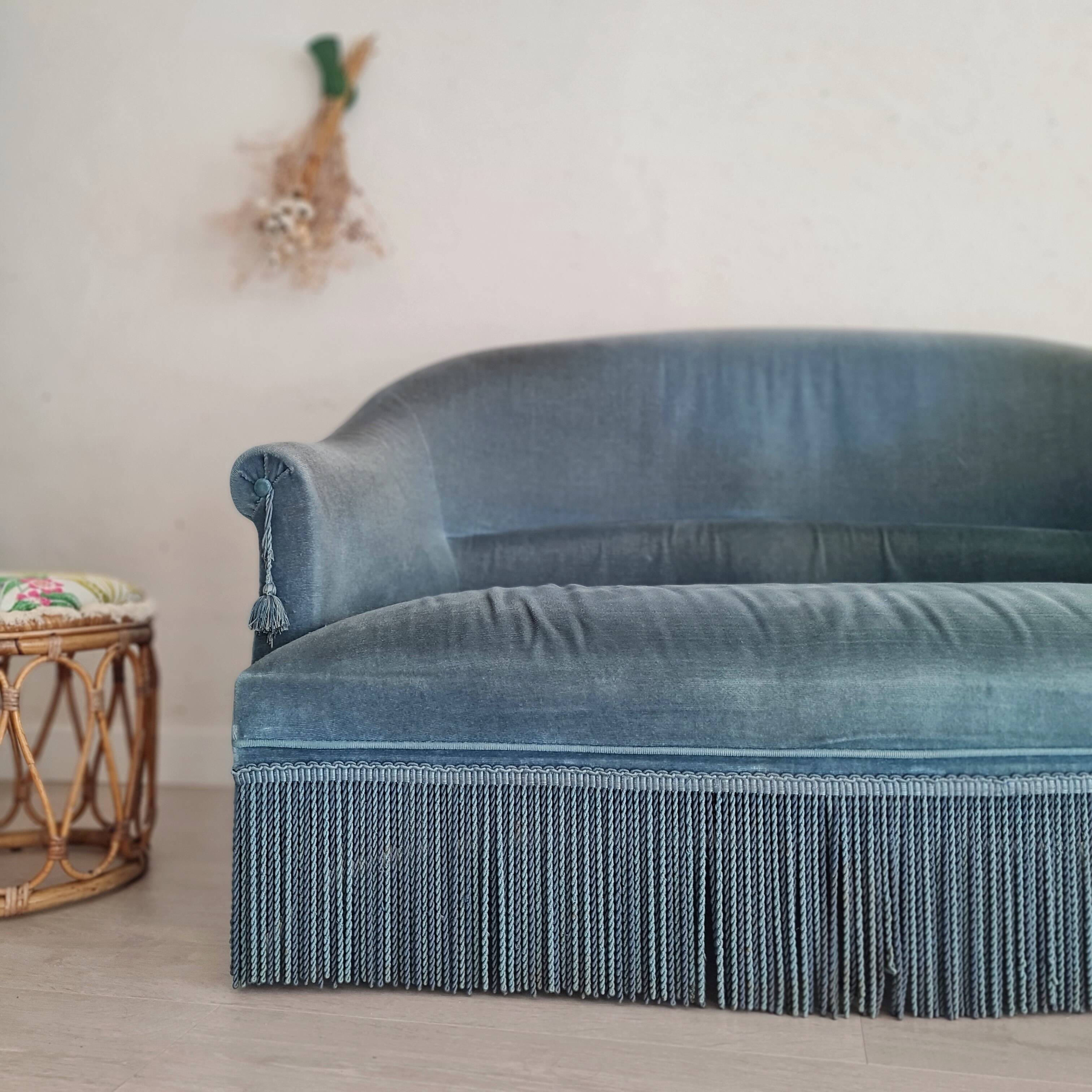 Banquette crapaud en velours bleu ras