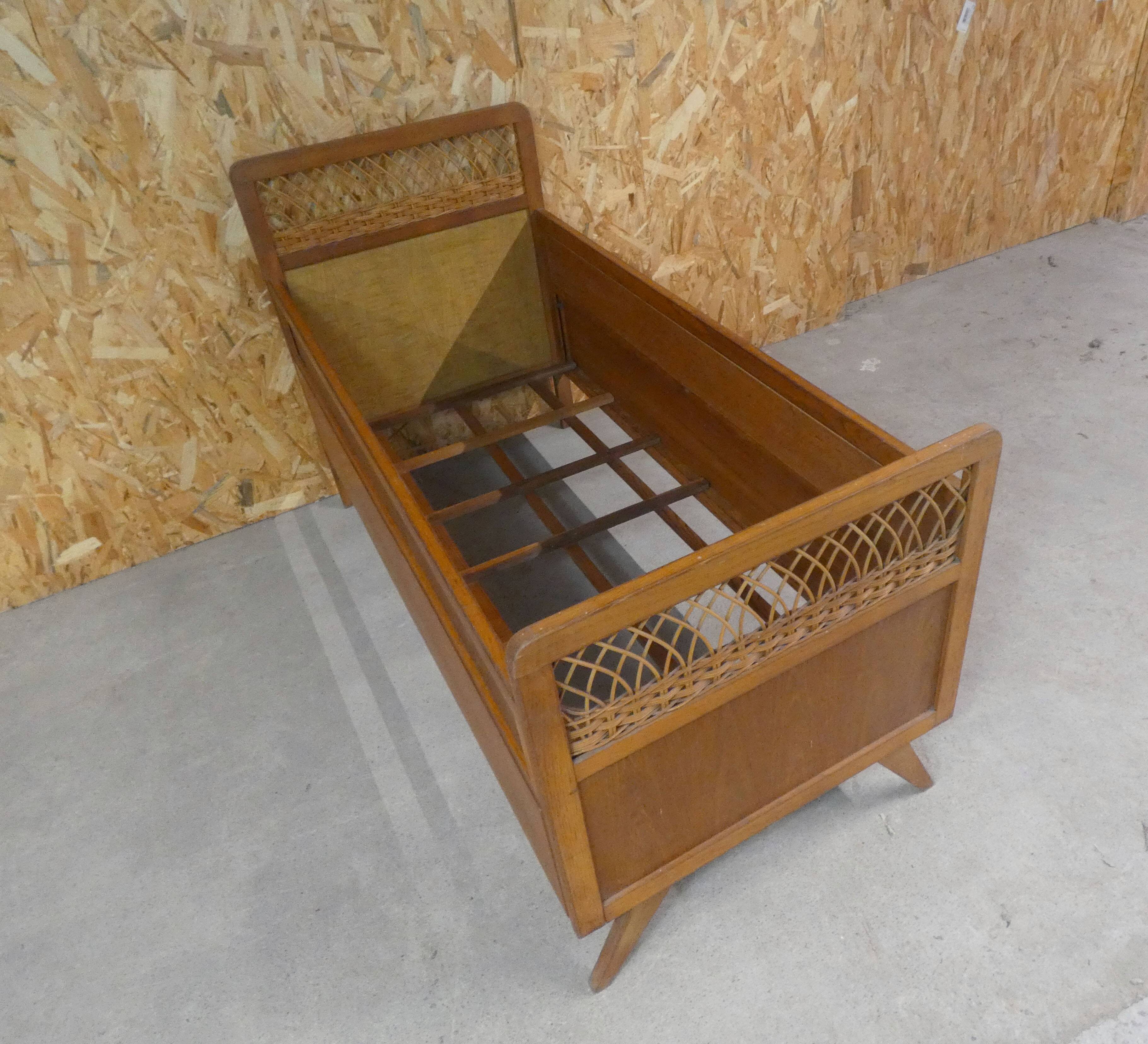 Vintage rattan and wood bed for children's compass feet