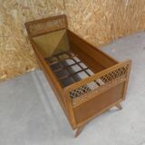 Lit en rotin et bois pieds compas enfant vintage