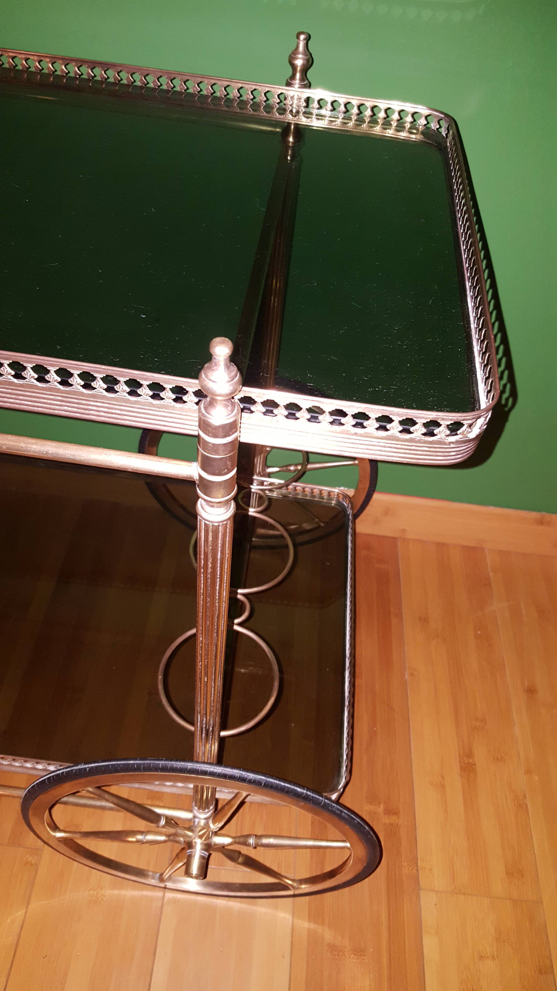 Rolling trolley with wheels