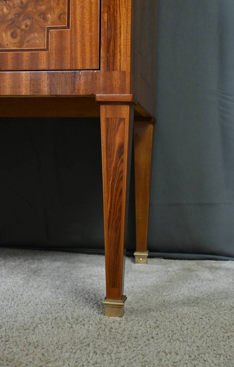 Commode sauteuse en marqueterie, style Louis XVI – milieu XXe