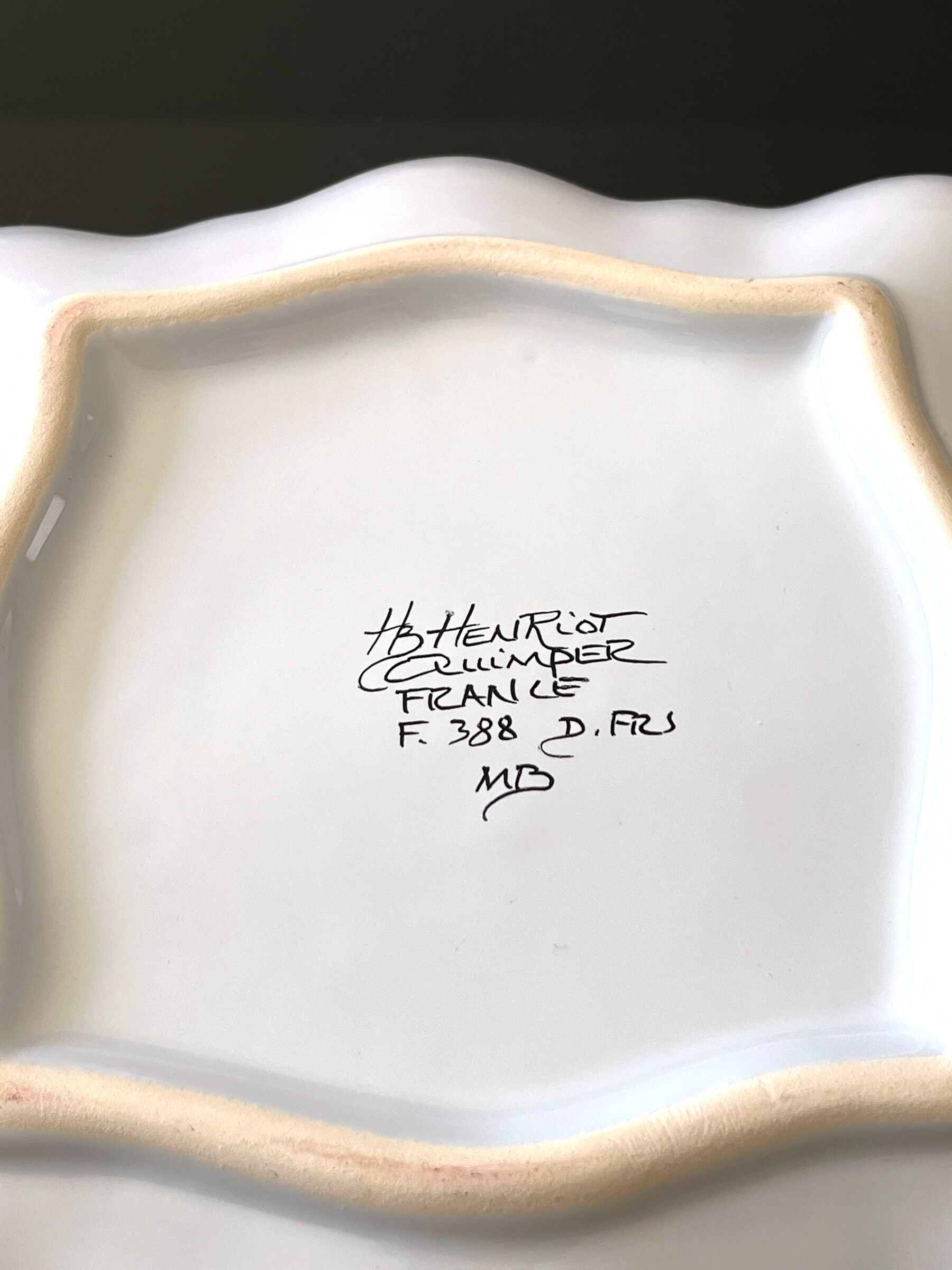 Shallow dish from Quimper pottery HB Henriot - floral decoration, Breton.