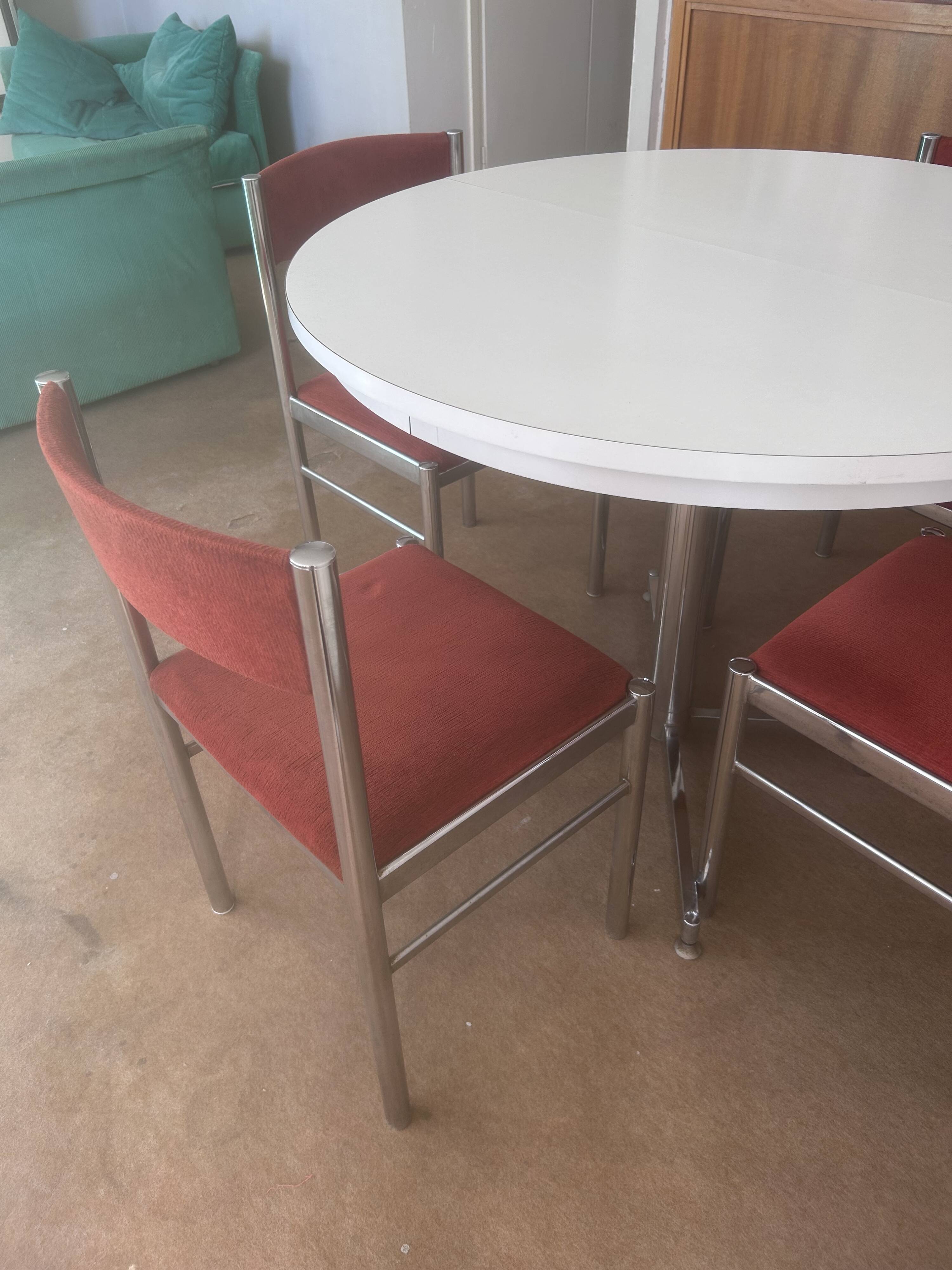 Vintage 1970s table and 4 chairs set.