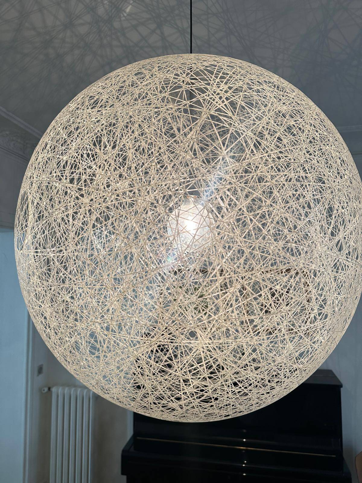 Random suspension model by the brand Moooi.