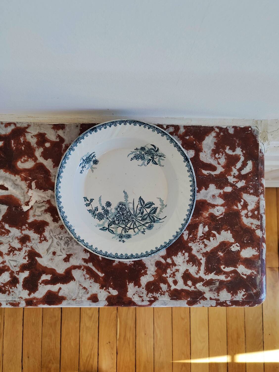 Round dish in Sainte Amandinoise iron earth