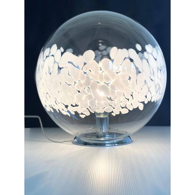 Contemporary scenographic murano white murano glass table lamp in 70's style