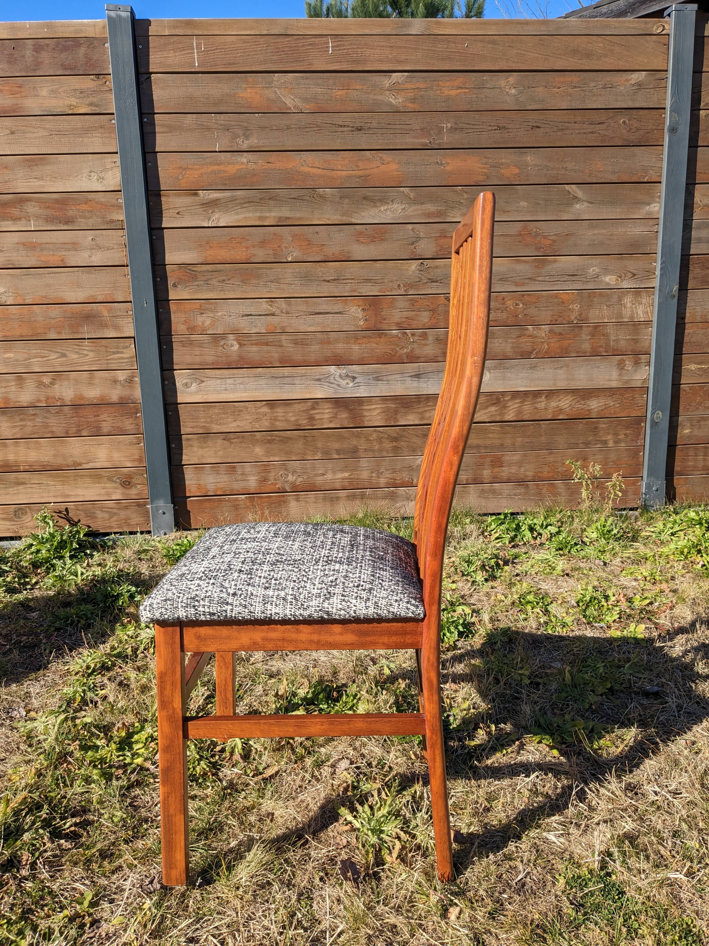 Set of 8 teak lounge chairs with high backs and zebra-striped seats