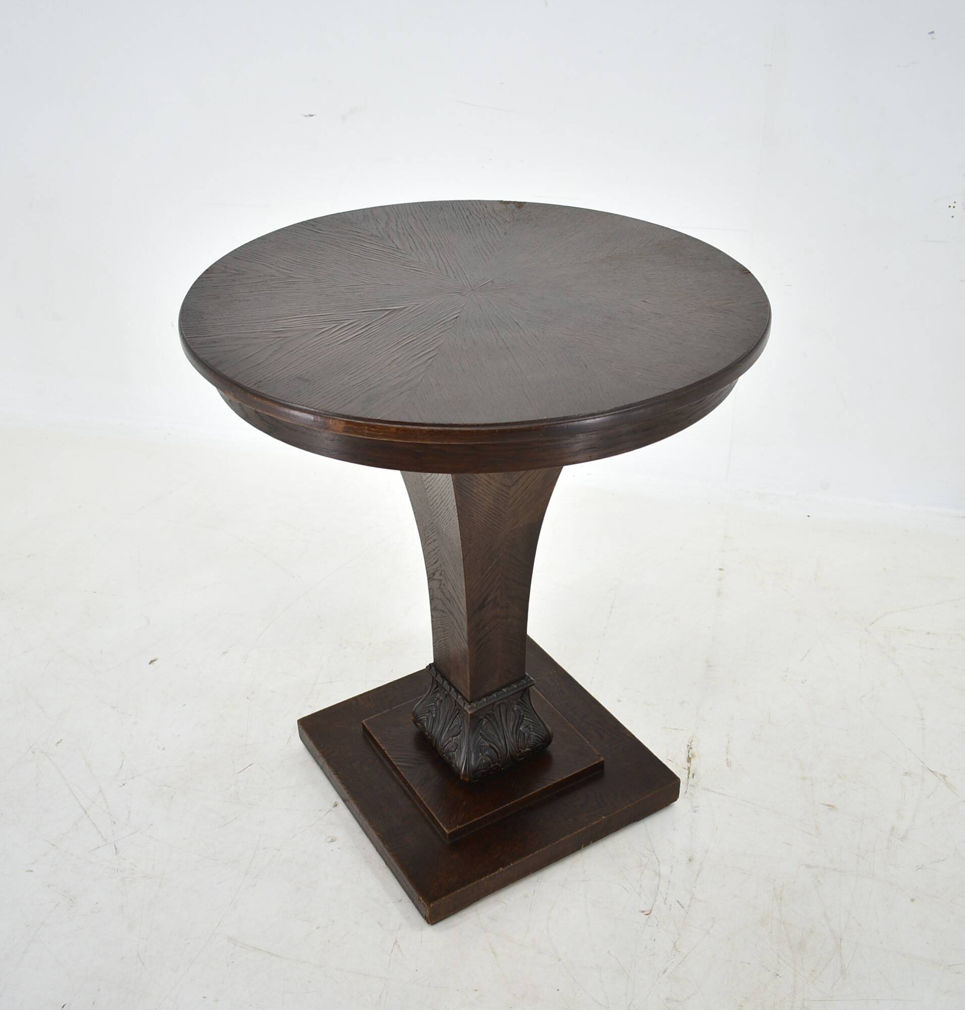 1920s Art Deco Occasional Coffee Table and tablecloth