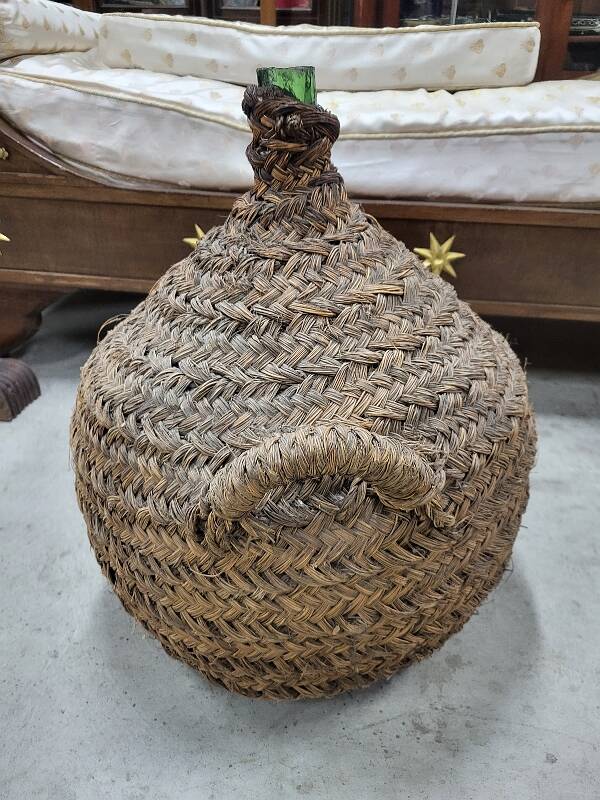 Fat dame jeanne with her braided hair