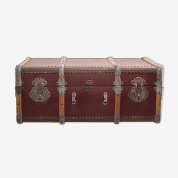 Ancienne malle valise de voyage couleur bordeaux