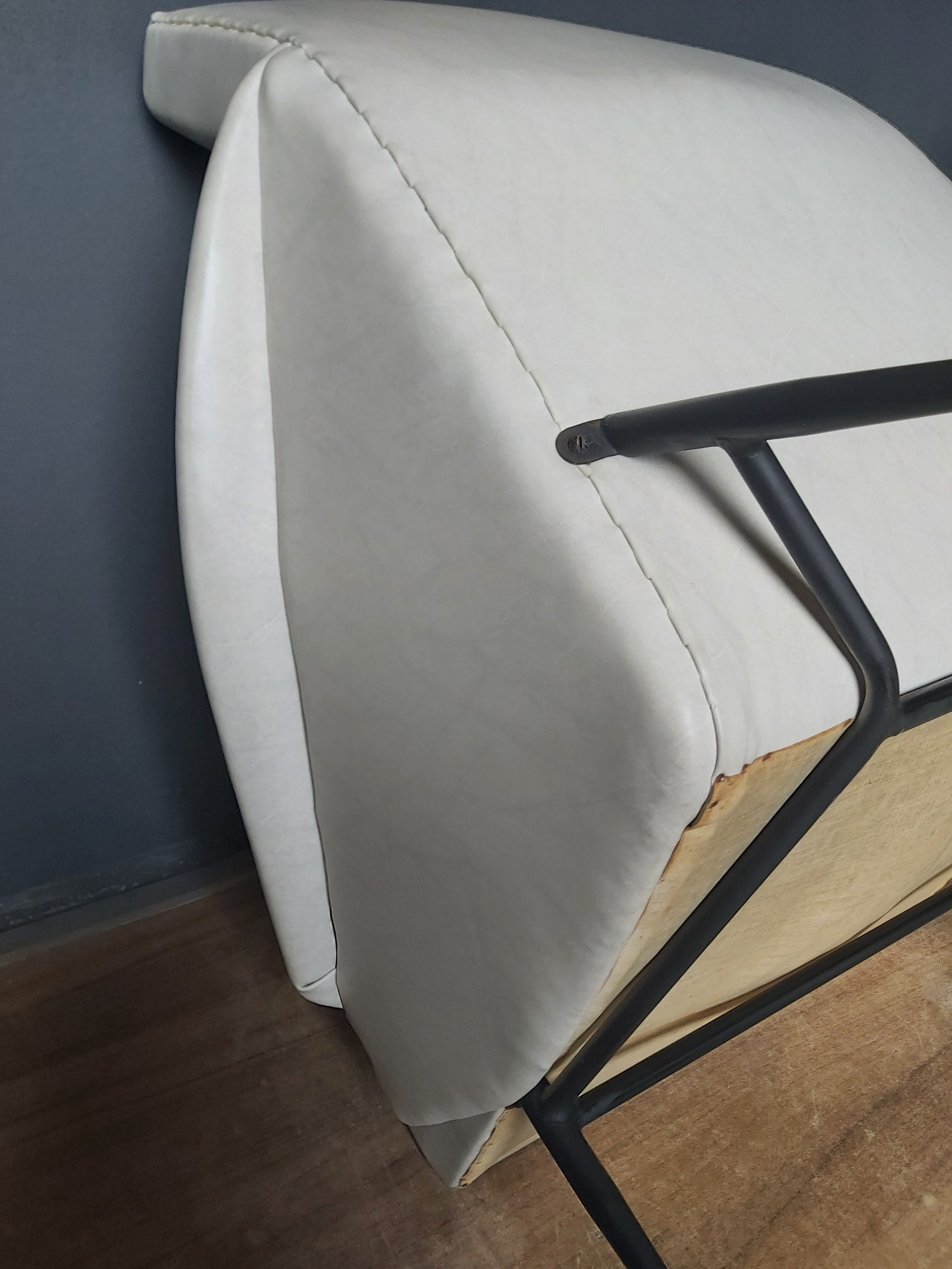 Fauteuil skaï années 50