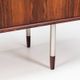 Buffet inhabituel en palissandre avec pieds en métal Danemark 1960
