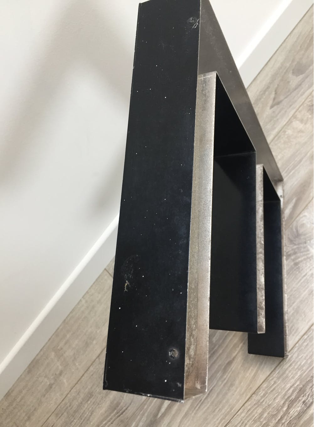 E metal letter