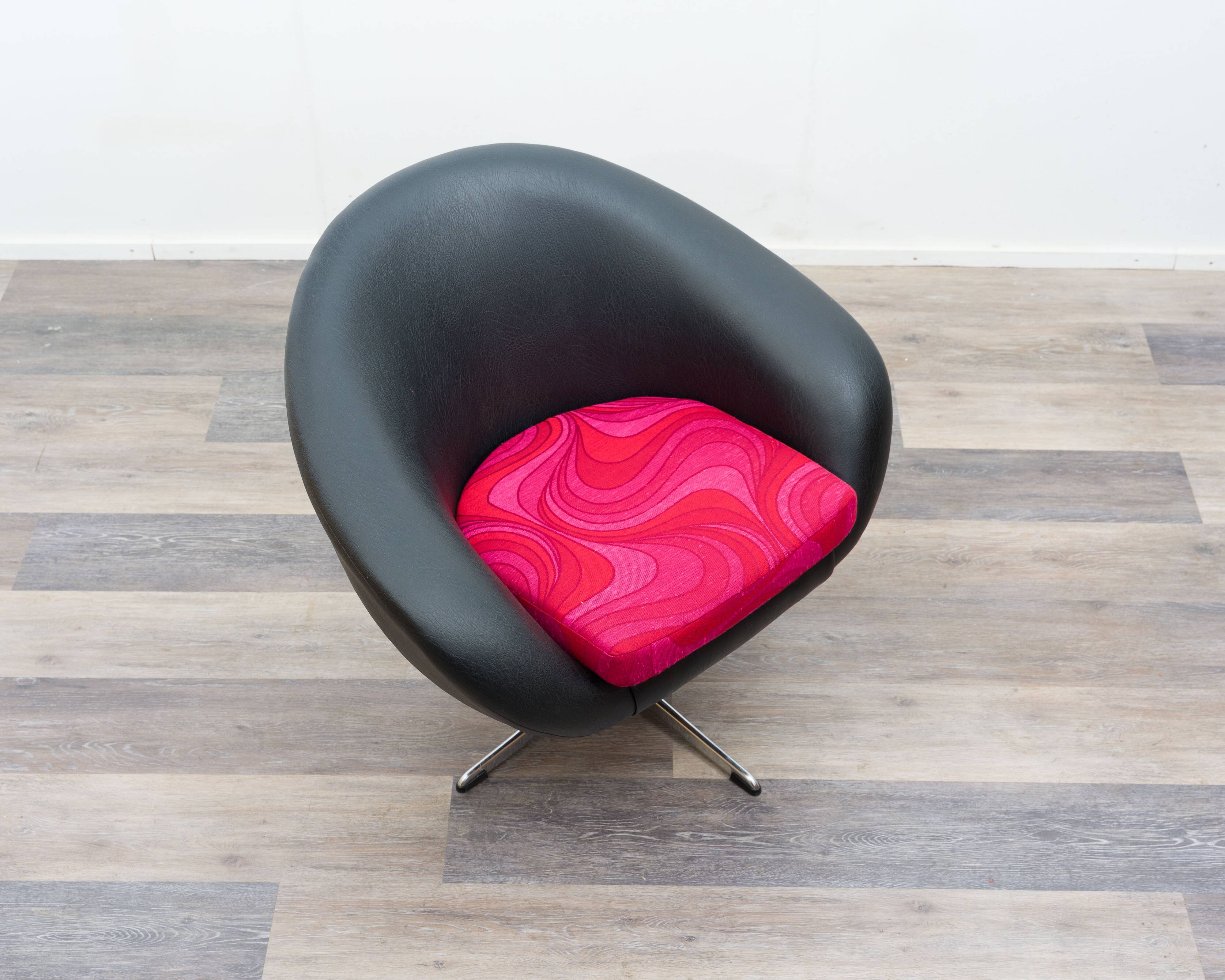 A cocktail chair/ball chair, retro, 70s