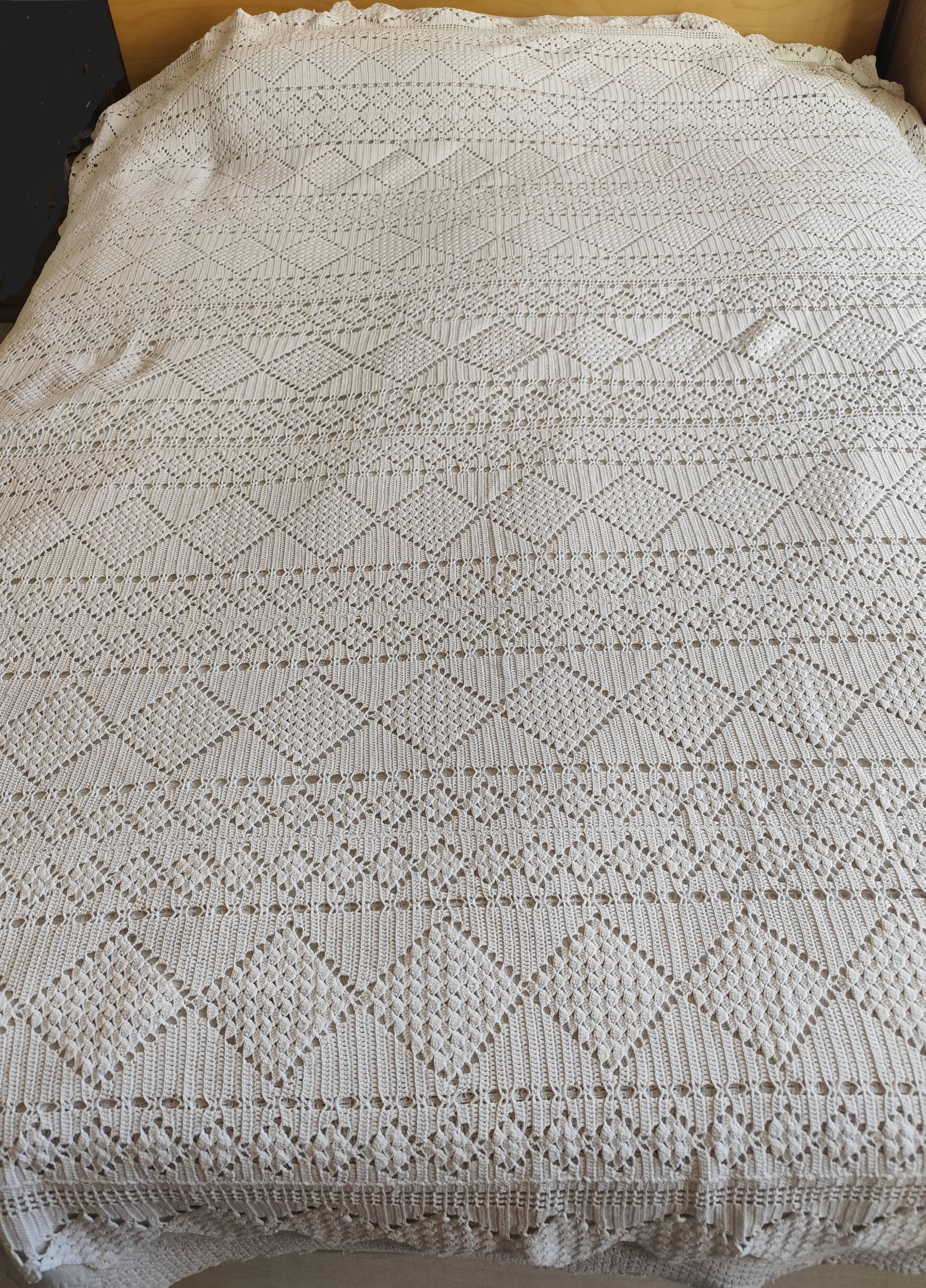 White cotton bedspread, crochet bedspread
