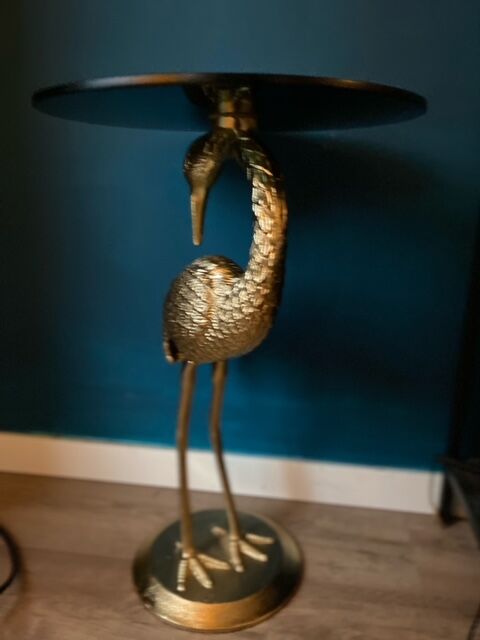 Round side table with golden crane