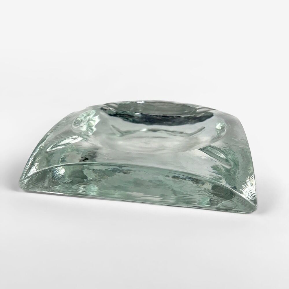 Ashtray in thick pleated glass