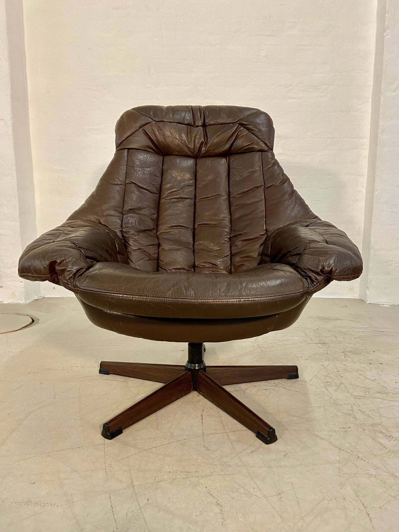 Vintage danish mid century leather swivel egg chair by bramin 1960,s