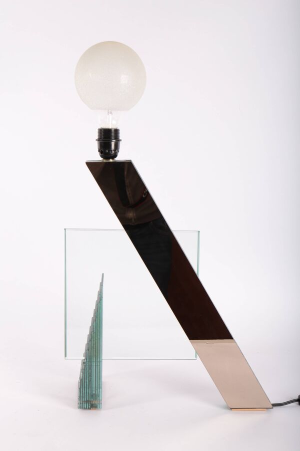 Lampe années 80 en plaques de verre et miroirs, signée et numérotée