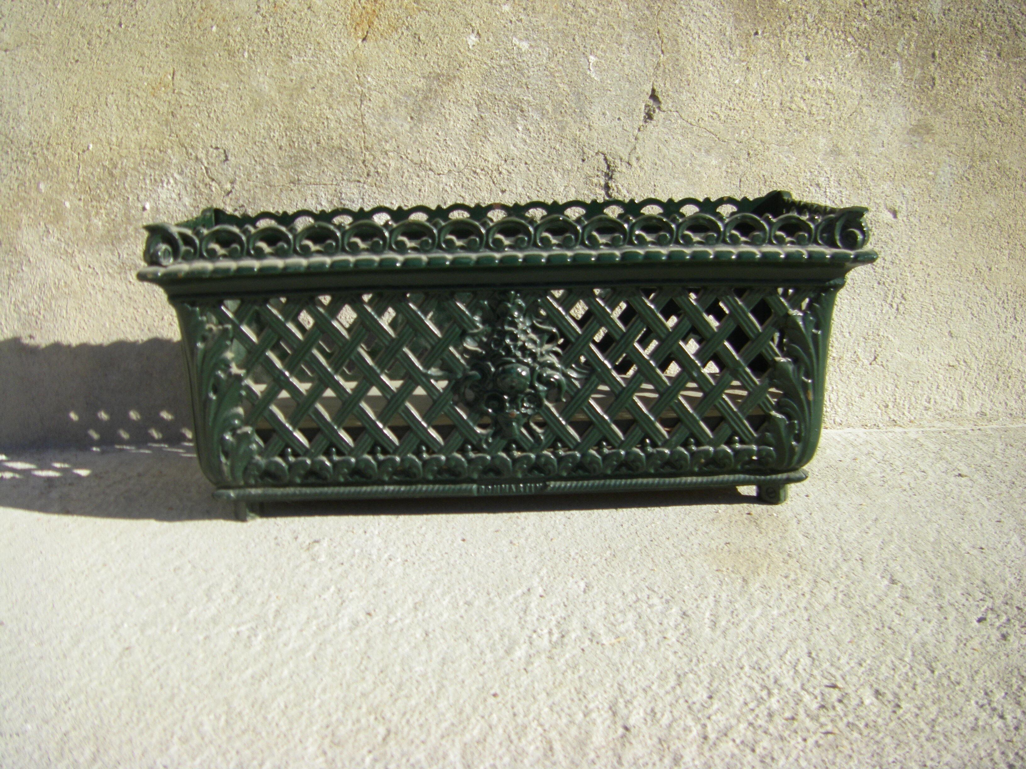 Cast iron planter