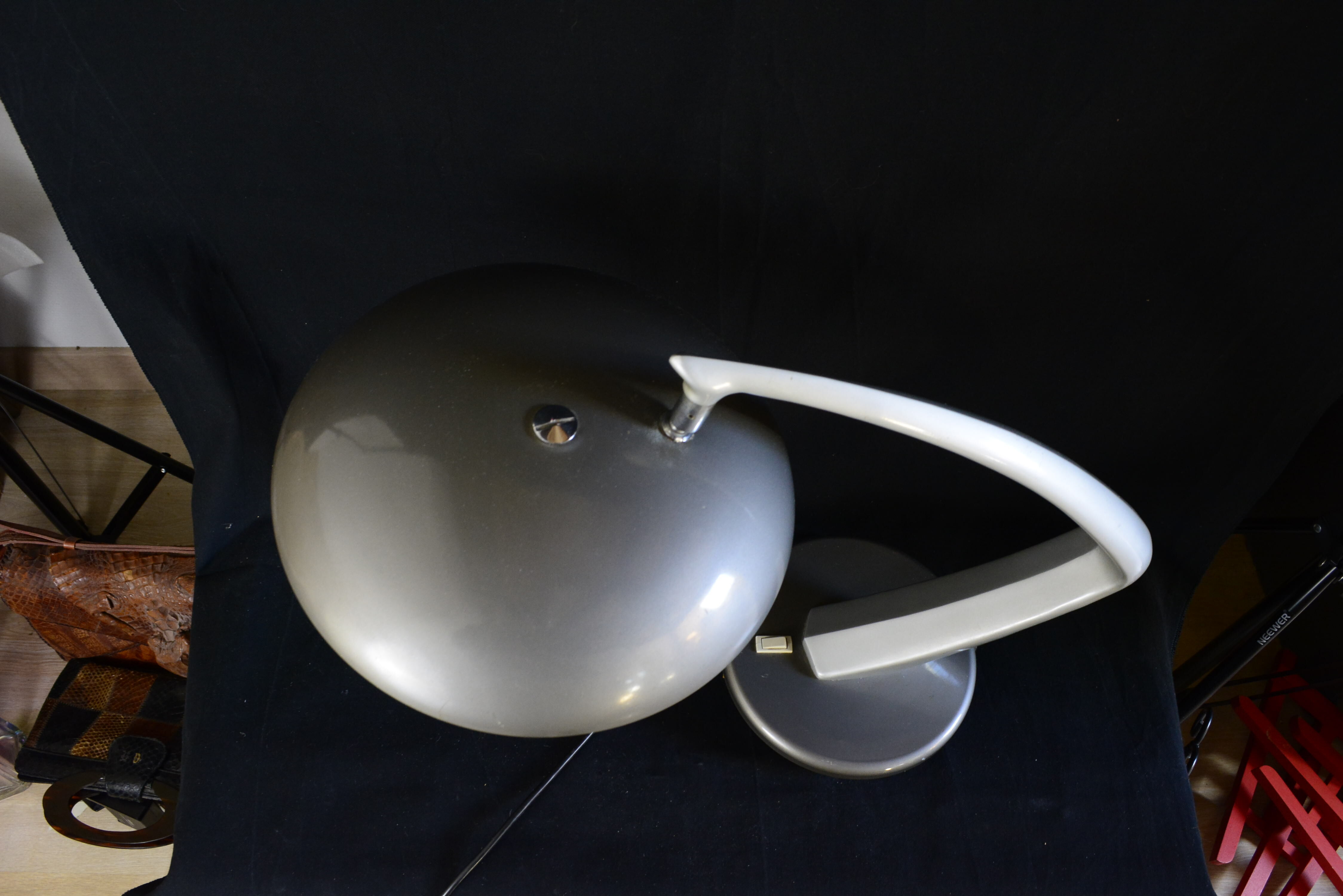 Phase-Boomrang V.1 space-age lamp