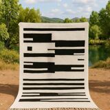 Traditional handwoven Berber rug, size 150 x 260 cm