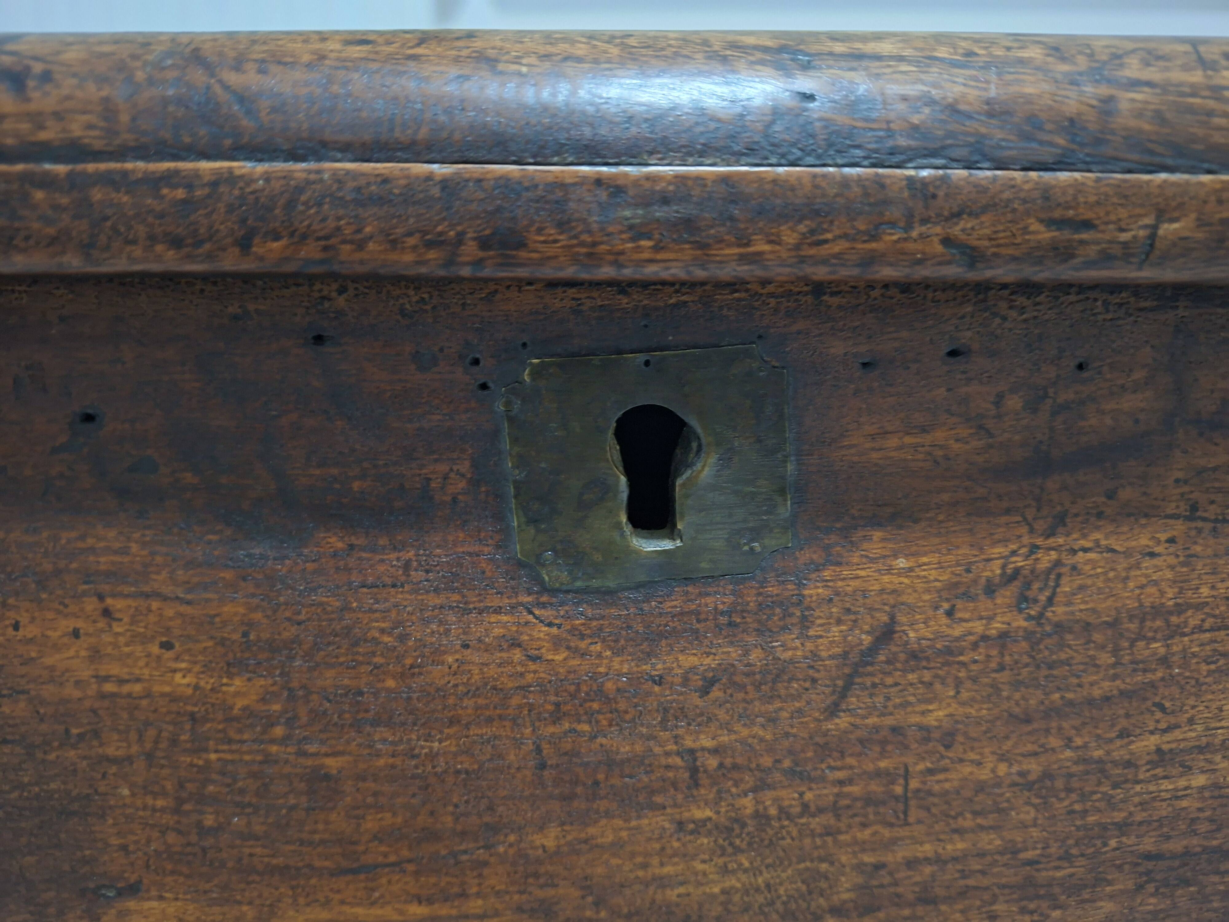 Antique wedding chest in solid wood — Late 18th century