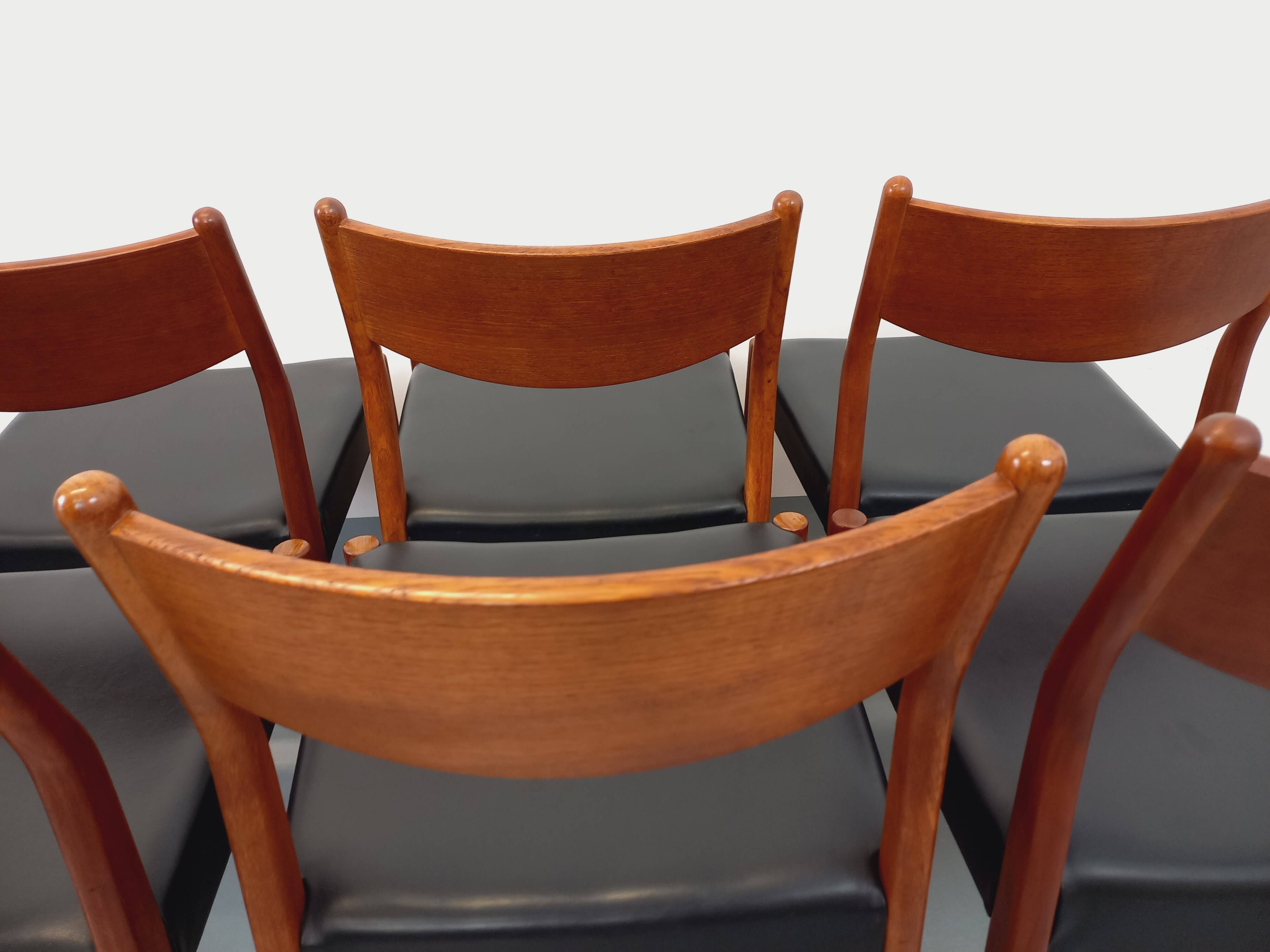 Set of 6 vintage Scandinavian Fristho Franeker chairs in teak and skai from the 60s