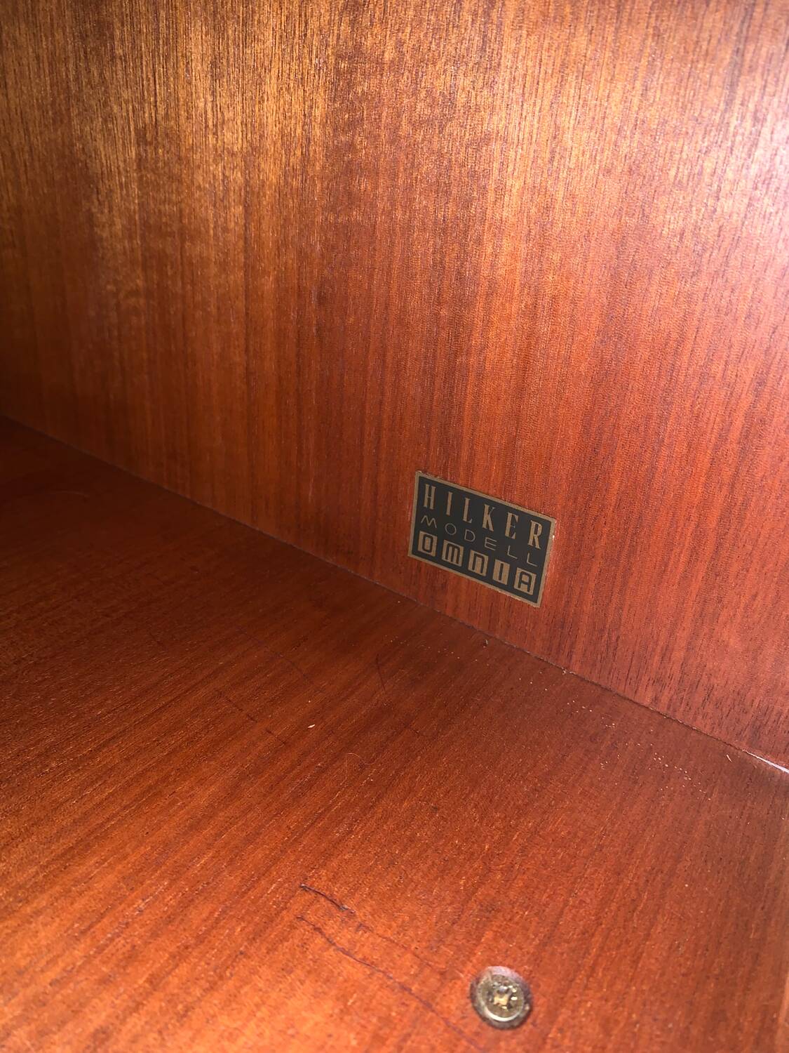 Sideboard compass feet