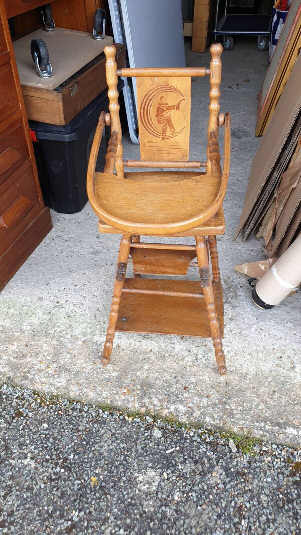 Chaise haute poupée vintage