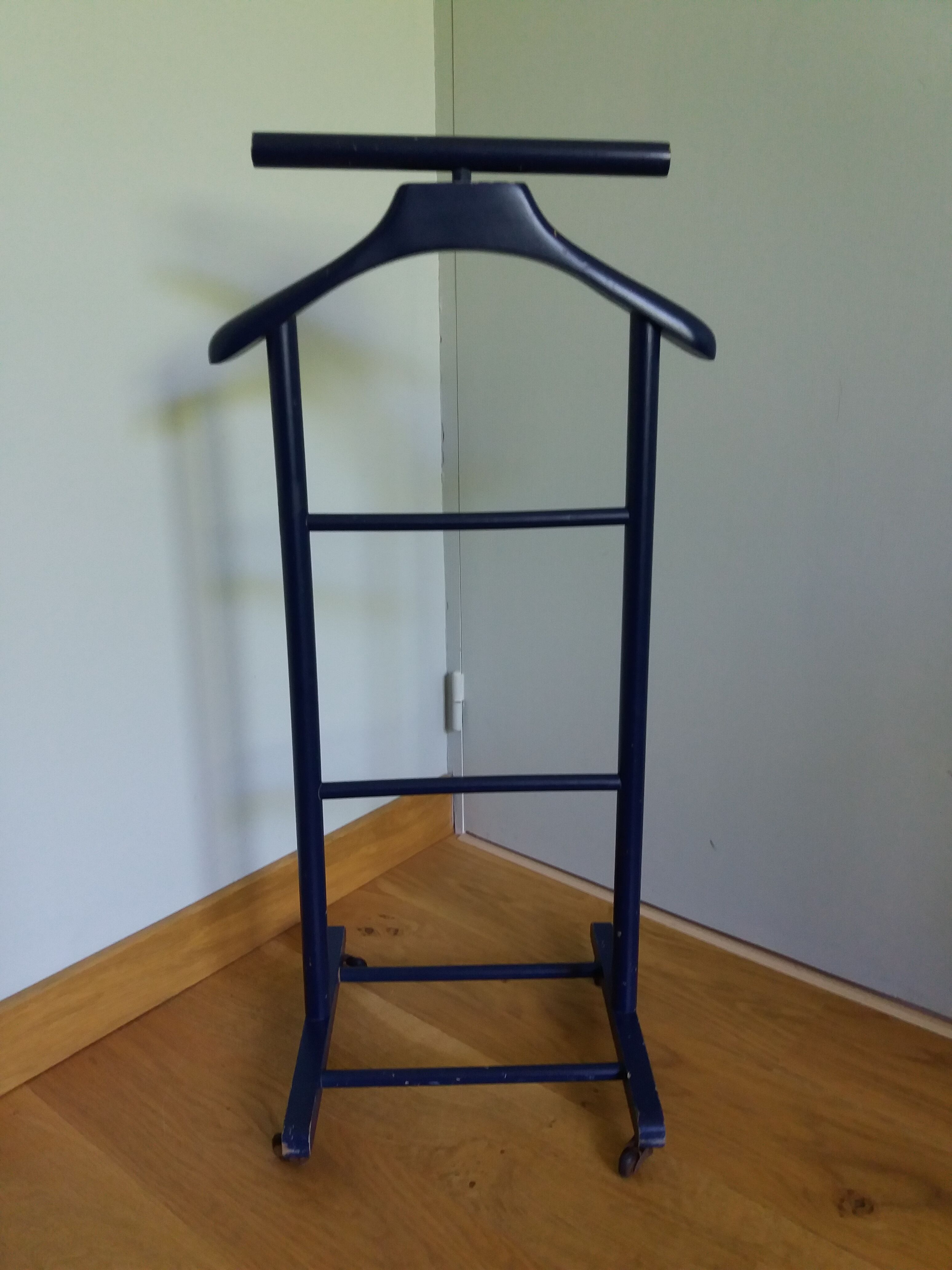 Children's room valet