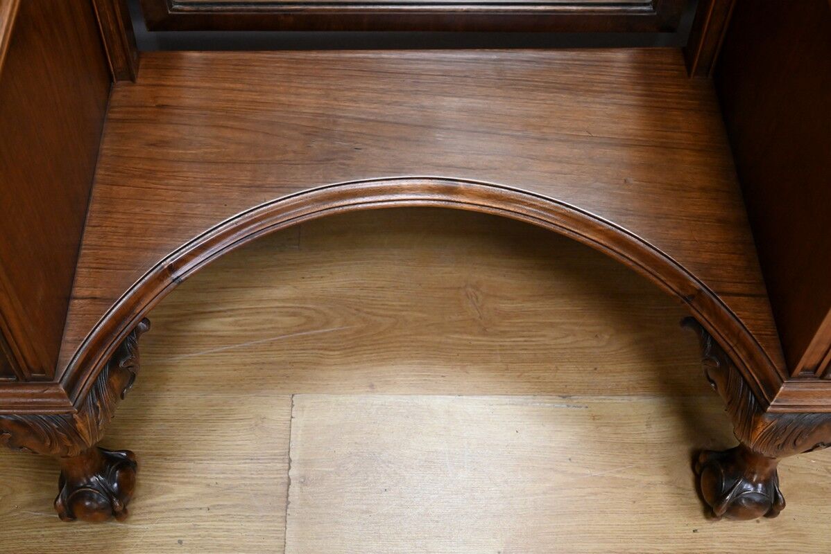 Walnut dressing table, Chippendale style, England – 1930