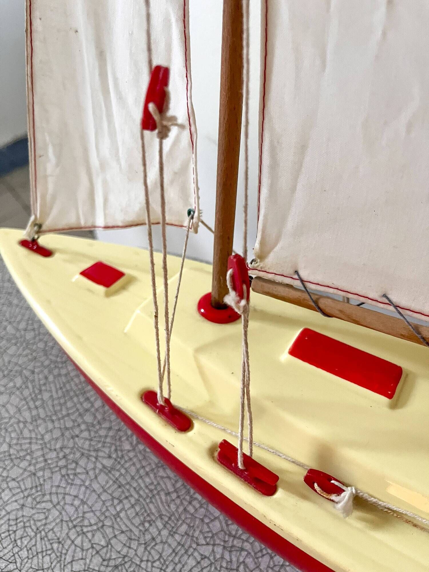 F28 VP50 basin sailboat from the French brand Giraud Sauveur.