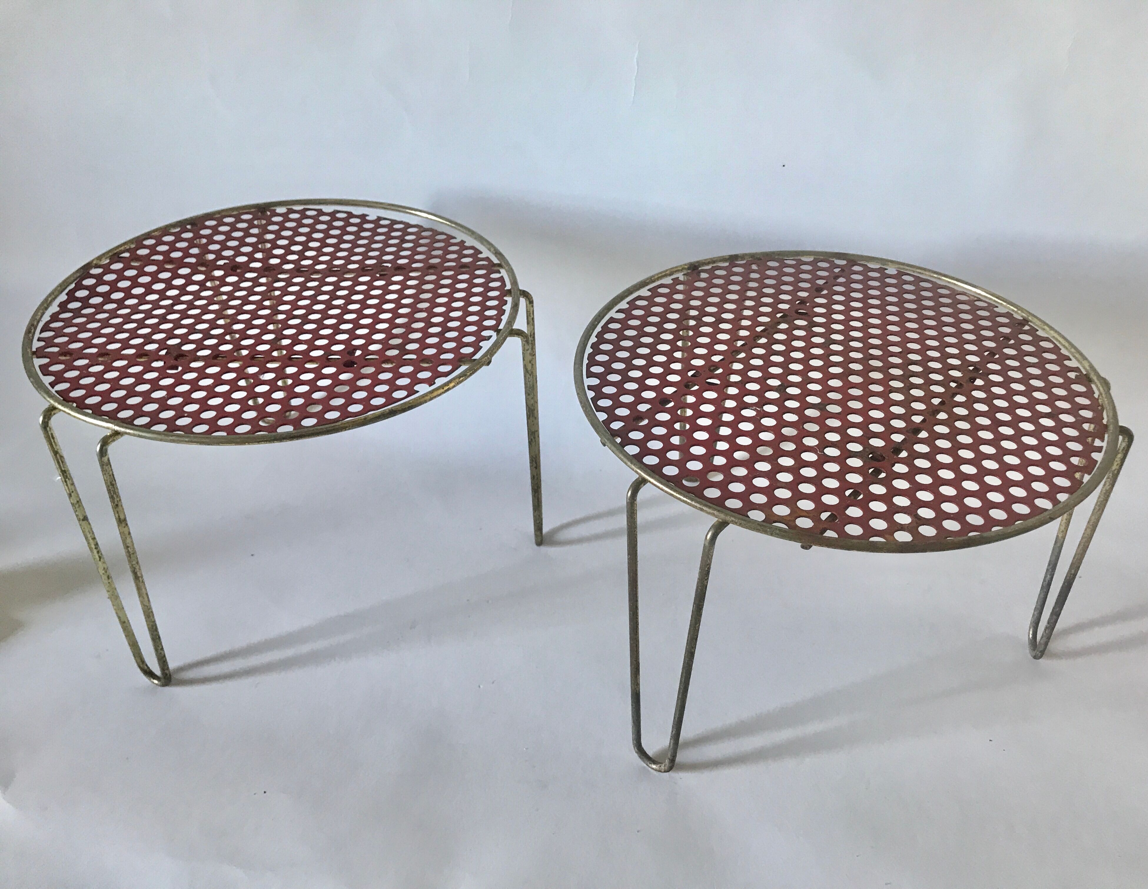 2 table plant-holders tripod red perforated sheet metal