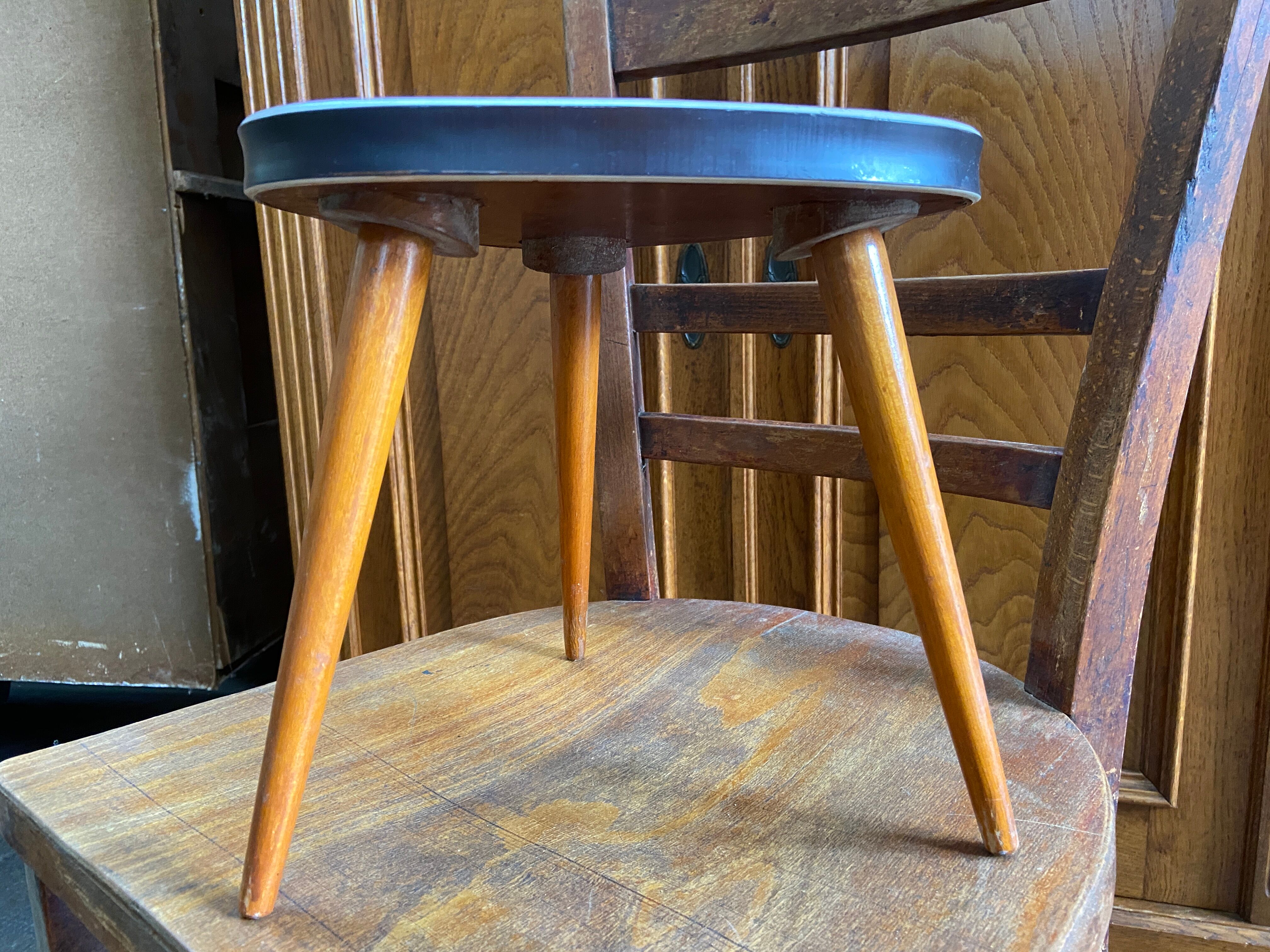 Formica small vintage coffee table tripod carries plant midcentury 50s
