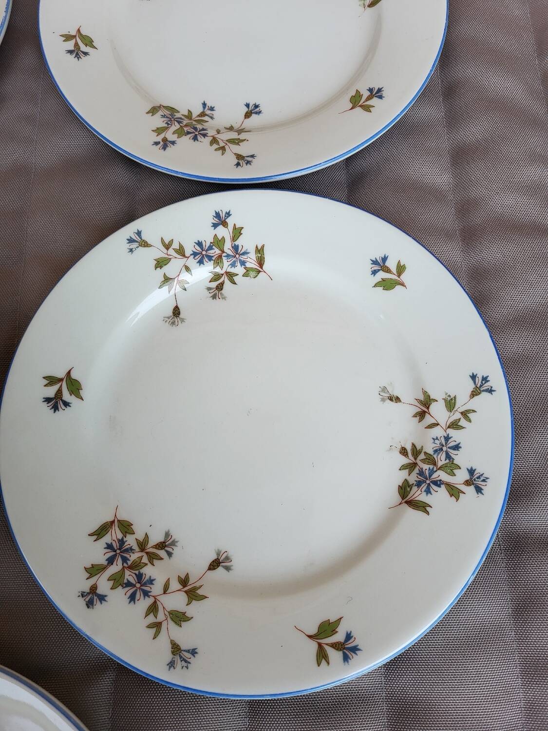 8 MEHUN porcelain dessert plates with barbel decoration