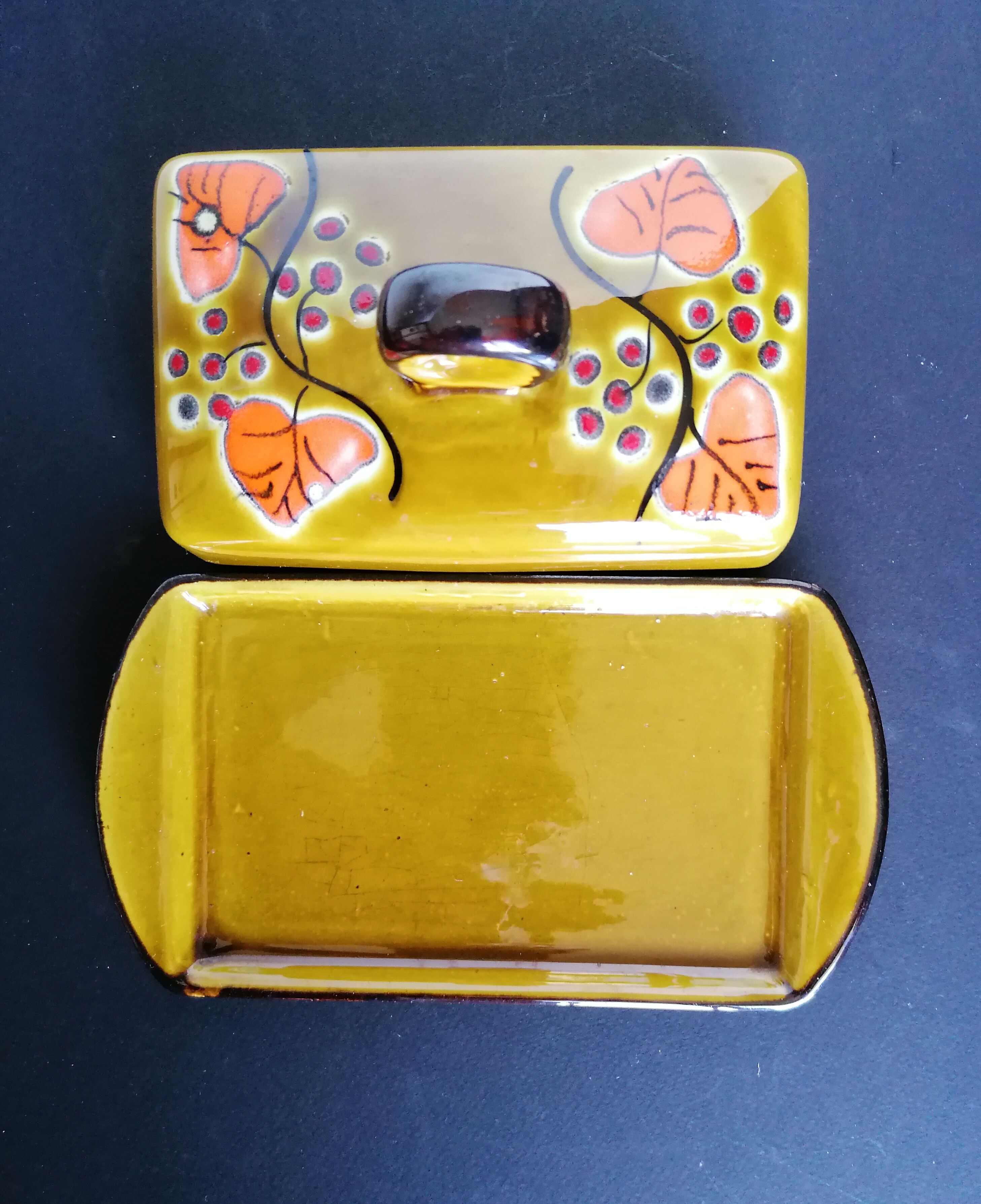 Butter maker in enamelled slurry